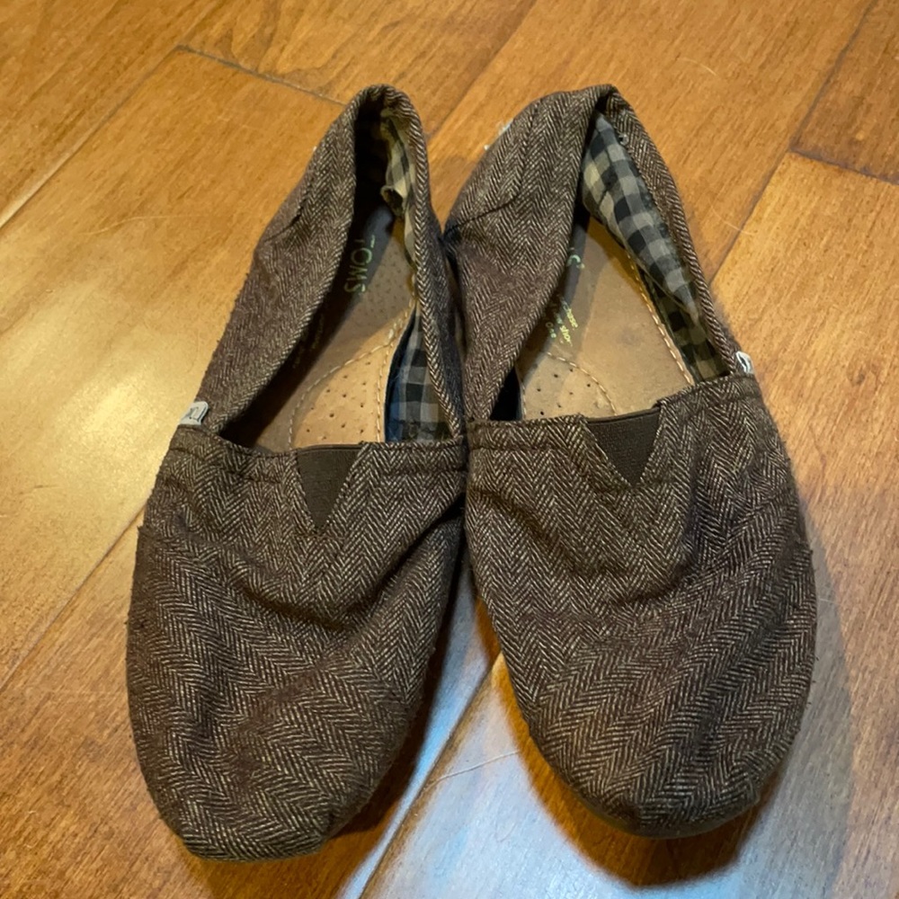 Tom’s brown herringbone slip on shoes Alpargata